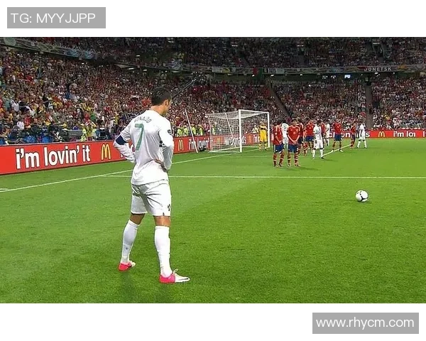 足球明星如何利用弧线技巧打入精彩进球的视频解析与实战演示