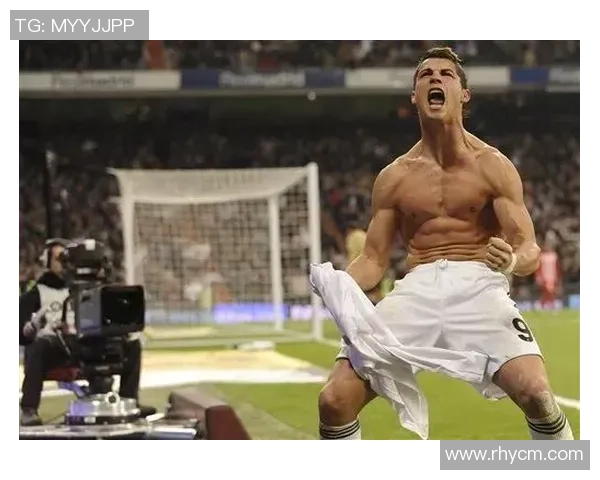 足球明星的爱情故事：揭秘那些比他们年长的妻子背后的魅力与智慧