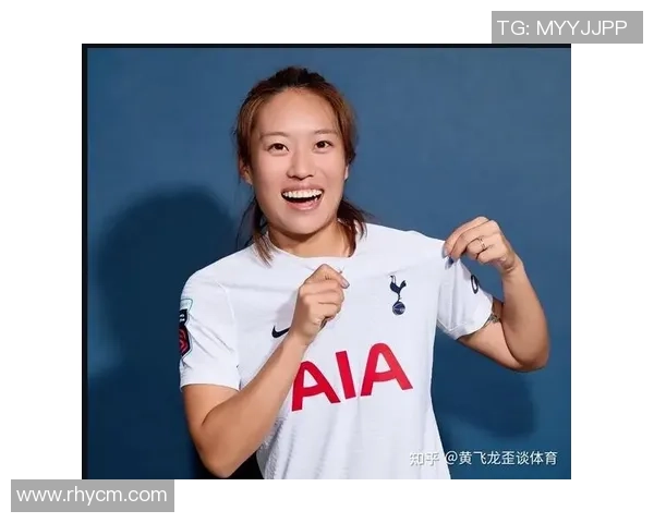 银色头发的足球明星女性展现独特魅力与实力的完美结合